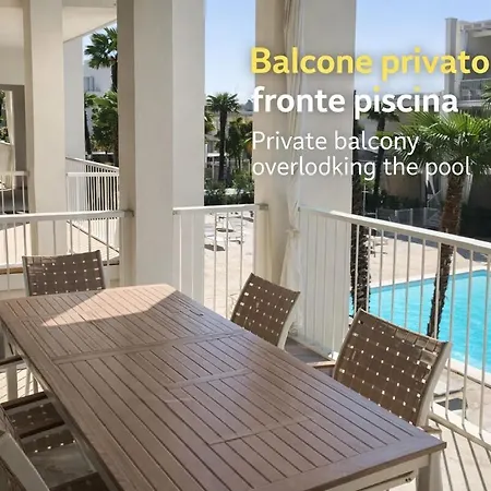 Lido With Pool Balcony & Nearby Apartment